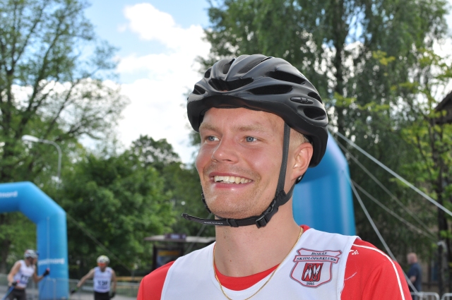 Karl-Johan Westberg efter SM-guldet 20 km F masstart 4 juli 2017. Rullskidor under SM-veckan i Borås.