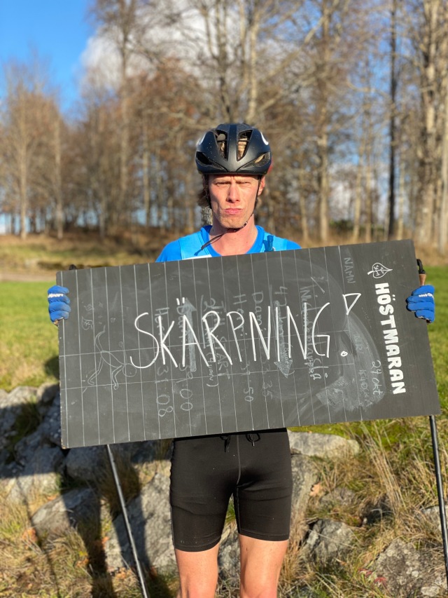 Erik Thiberg kom med griffeltavlan från Höstmaran och skrev någon som passar min rullskidform på distanser över timmen.
